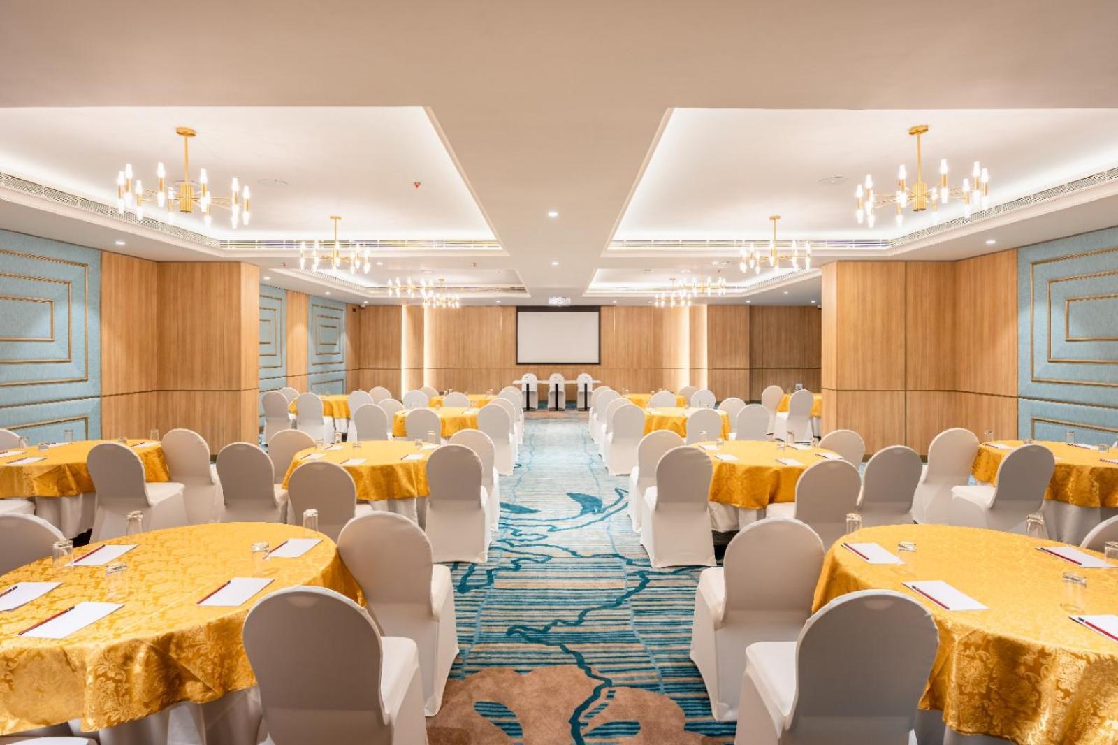 Park Inn & Suites By Radisson Thrissur East Fort מראה חיצוני תמונה